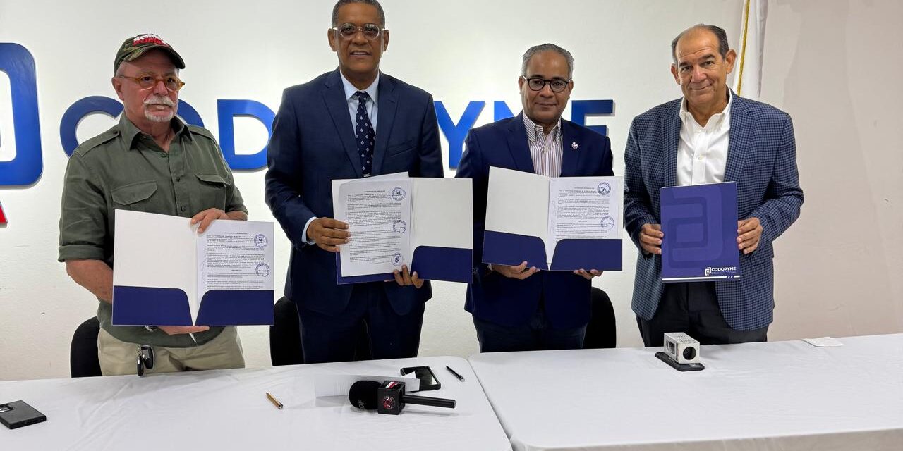 CODOPYME, Somos Pueblo Media y RD Por Lo Alto firman convenio por sostenibilidad y eliminación de foam y plásticos.