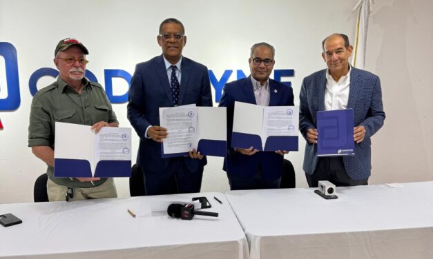 CODOPYME, Somos Pueblo Media y RD Por Lo Alto firman convenio por sostenibilidad y eliminación de foam y plásticos.