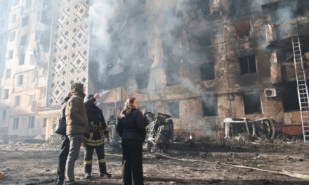 Diez muertos y 40 heridos en un ataque masivo con misiles rusos contra Ucrania, según informaron las autoridades.