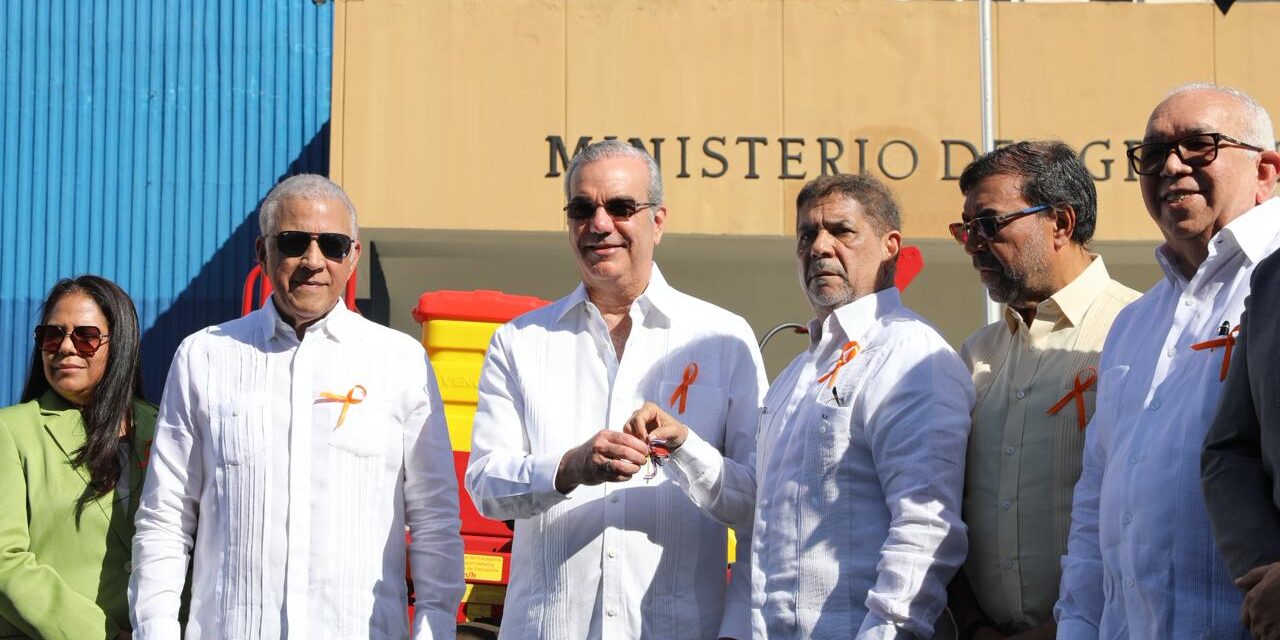 Presidente Abinader entrega maquinarias modernas para reducir mano de obra extranjera e impulsar mecanización del campo