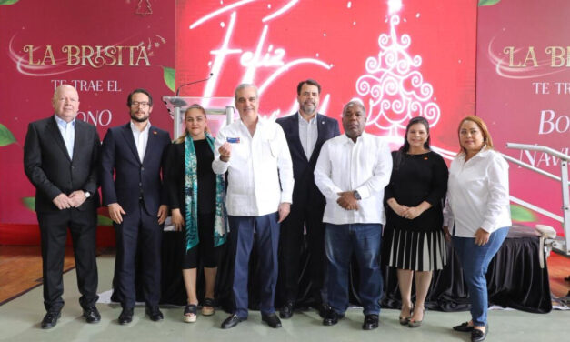 Presidente Abinader lanza el Bono Navideño 2025 para 2.6 millones de dominicanos.