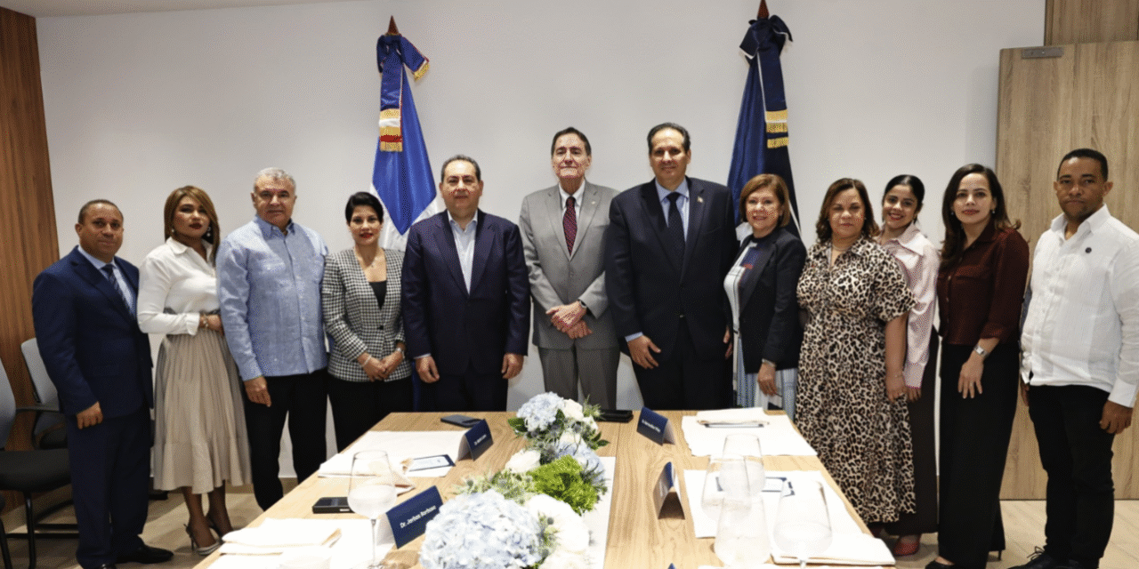 Director de la OPS-OMS visita la República Dominicana para conocer avances en servicios públicos de salud