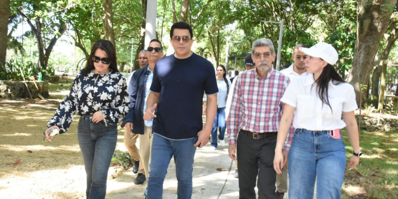 Ministro de Turismo supervisa reconstrucción del Parque Nacional Submarino La Caleta