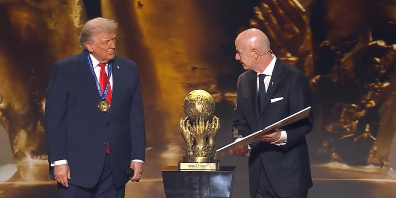 Trump recibe el primer Premio de la Paz de la FIFA
