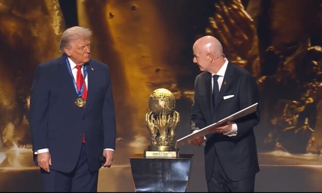 Trump recibe el primer Premio de la Paz de la FIFA