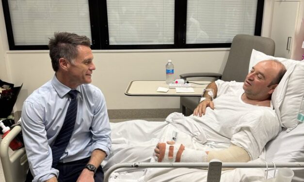 Ahmed al Ahmed, el «héroe» que desarmó al pistolero de Bondi se recupera tras una cirugía