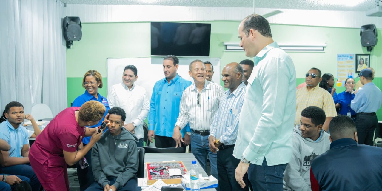 El INABIE beneficia a más de 1,300 estudiantes de Cotuí en Jornada de Salud Integral