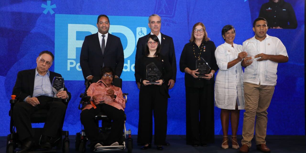 Presidente Luis Abinader y CONADIS entregan reconocimientos en el marco de la Semana de la Discapacidad