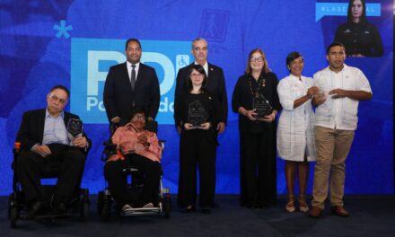 Presidente Luis Abinader y CONADIS entregan reconocimientos en el marco de la Semana de la Discapacidad