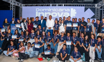 Ogtic impulsa talento joven con más de 180 becas en Dominicana Innova 2025