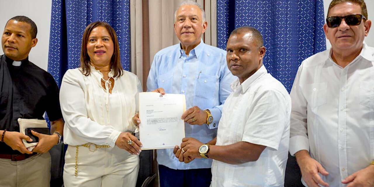 Gobierno entrega certificaciones para importantes obras comunitarias en Monseñor Nouel