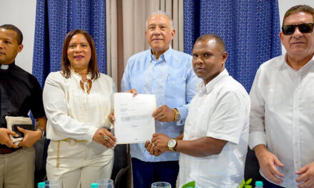 Gobierno entrega certificaciones para importantes obras comunitarias en Monseñor Nouel