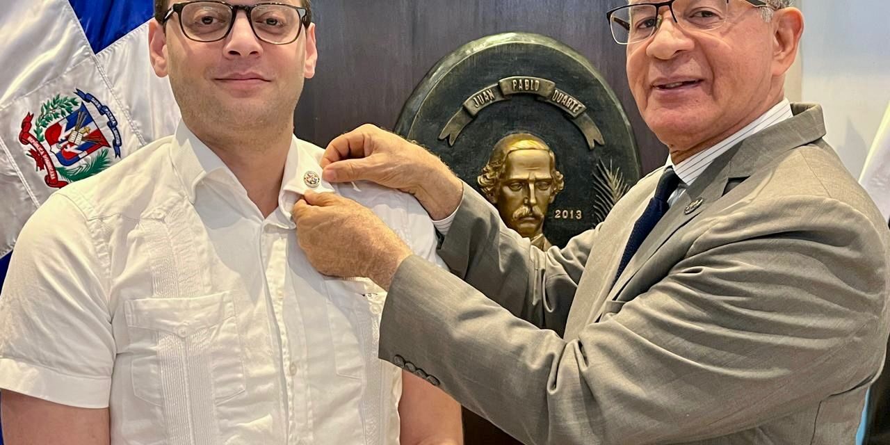 Vicecónsul dominicano Víctor Joel Sánchez realiza visita institucional al Instituto Duartiano