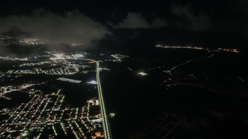 Trabajos de instalación de luminarias solares