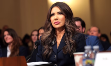 EE.UU suspende su programa de visas de diversidad tras el tiroteo la Universidad de Brown