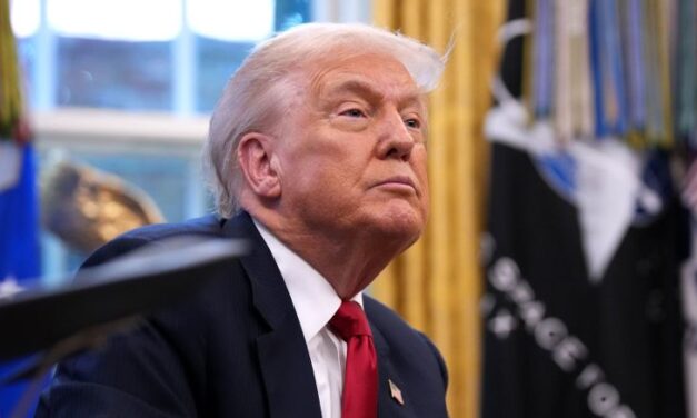 Trump se reúne con asesores sobre Venezuela mientras EE.UU. aumenta la presión