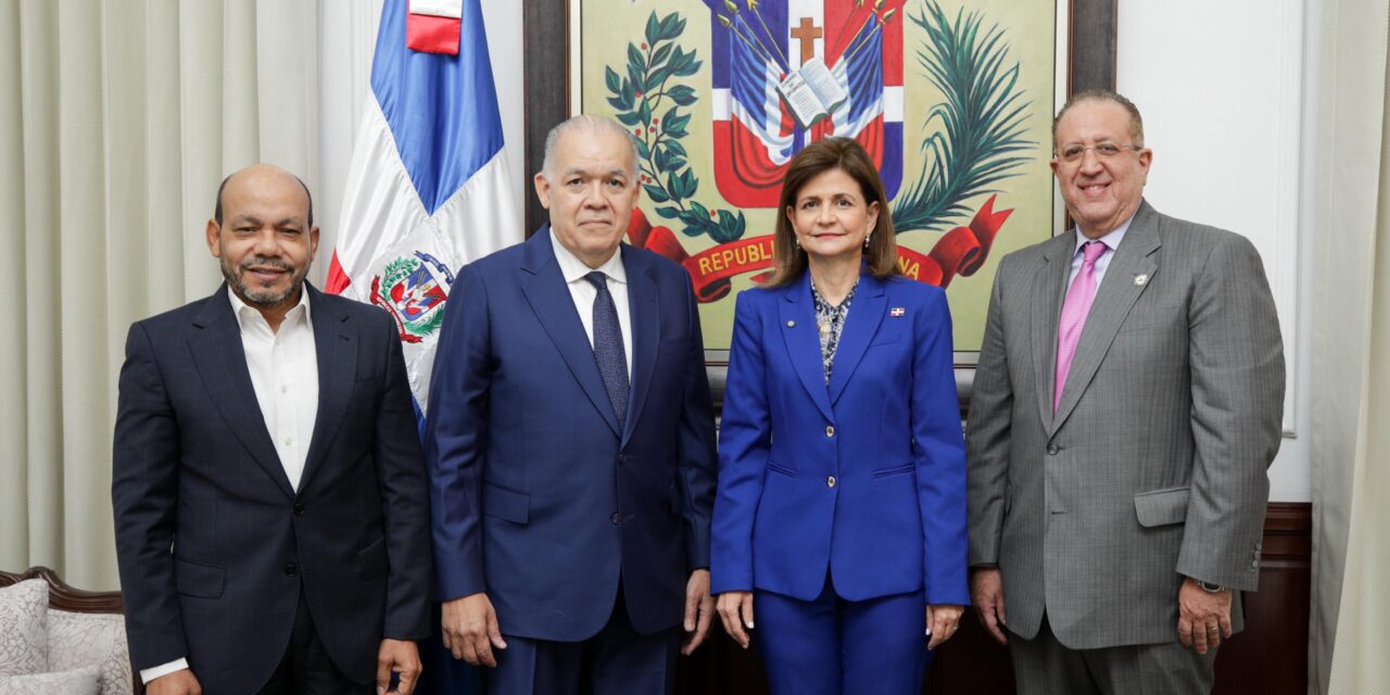 Vicepresidenta Raquel Peña juramenta a Pedro Urrutia como nuevo director de la DGII