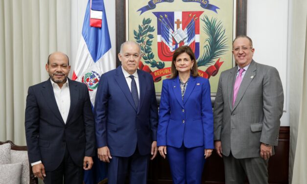 Vicepresidenta Raquel Peña juramenta a Pedro Urrutia como nuevo director de la DGII