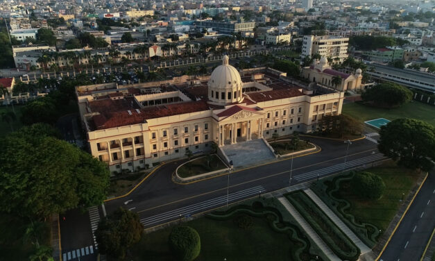 Presidente Abinader realiza nuevos nombramientos en Industria y Comercio, Aduanas y Viviendas mediante el Decreto 3-26
