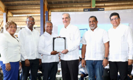 Presidente Abinader entrega 580 títulos de apartamentos en D. N., Santo Domingo Este y Norte