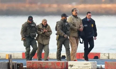 “Fui secuestrado y sigo siendo el presidente”