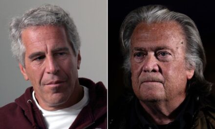 Epstein, obsesionado con el Vaticano, conspiró junto a Steve Bannon