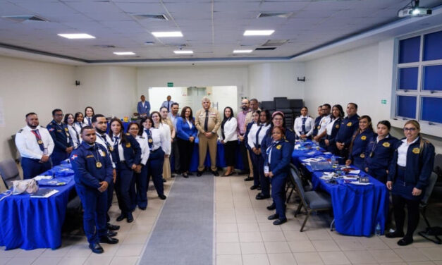 Inspectores de la DGM se capacitan para reconocer documentos falsos