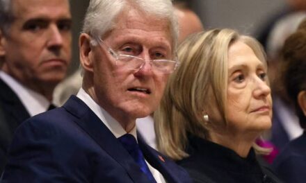 Bill Clinton exige la publicación completa del documento Epstein y critica la audiencia a puerta cerrada en Washington D. C.