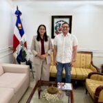 Vicecónsul dominicano en Japón visita a la senadora Lia Díaz en el Senado de la República
