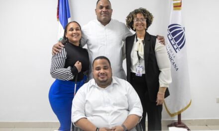 CONADIS instruye a comunicadores sobre cómo referirse a personas con discapacidad