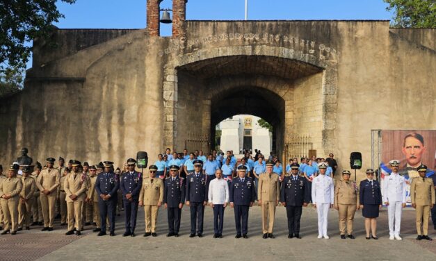 Escuelas Vocacionales del Ministerio de Defensa rinde homenaje a los Padres de la Patria en el 182 aniversario de la Independencia Nacional