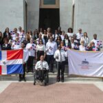 CONADIS rinde homenaje a los Padres de la Patria con ofrenda floral en el Altar de la Patria