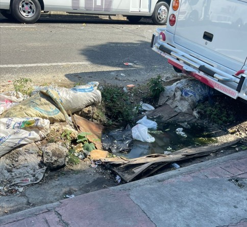 Junta de Vecinos denuncian problematica de registros de aguas negras.