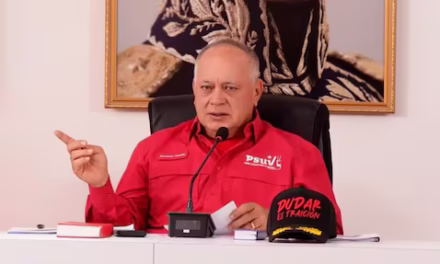 Diosdado respalda a Delcy Rodríguez durante el aniversario del intento de golpe de Estado de Hugo Chávez
