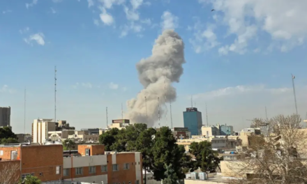 EE.UU. e Israel atacan a Irán mientras Trump afirma que EE.UU. inicia «operaciones de combate importantes»