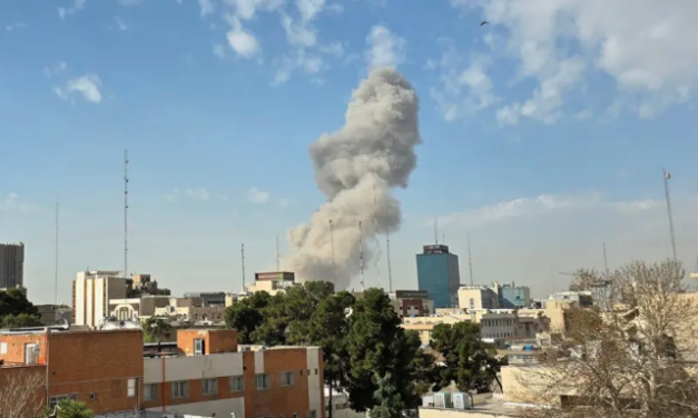 EE.UU. e Israel atacan a Irán mientras Trump afirma que EE.UU. inicia «operaciones de combate importantes»