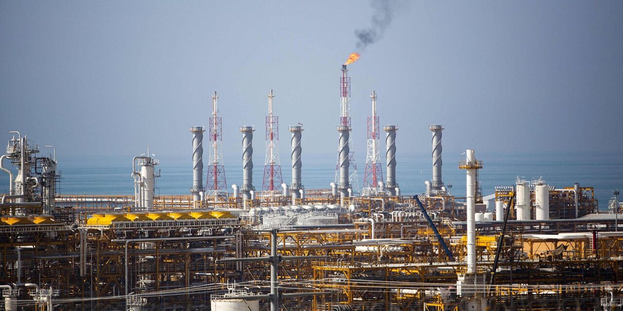 Irán amenaza objetivos energéticos tras los ataques israelíes a un yacimiento de gas.