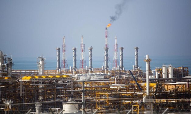 Irán amenaza objetivos energéticos tras los ataques israelíes a un yacimiento de gas.