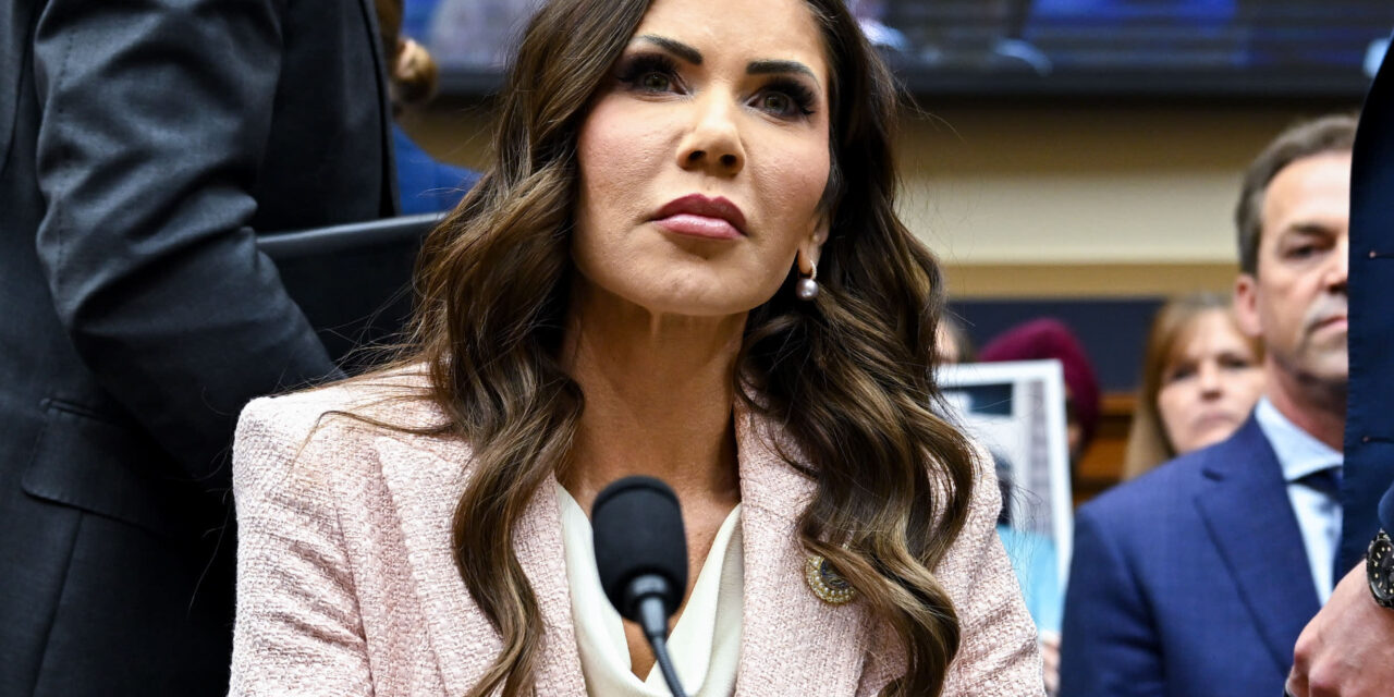 Trump cesa a secretaria de Seguridad Nacional, Kristi Noem