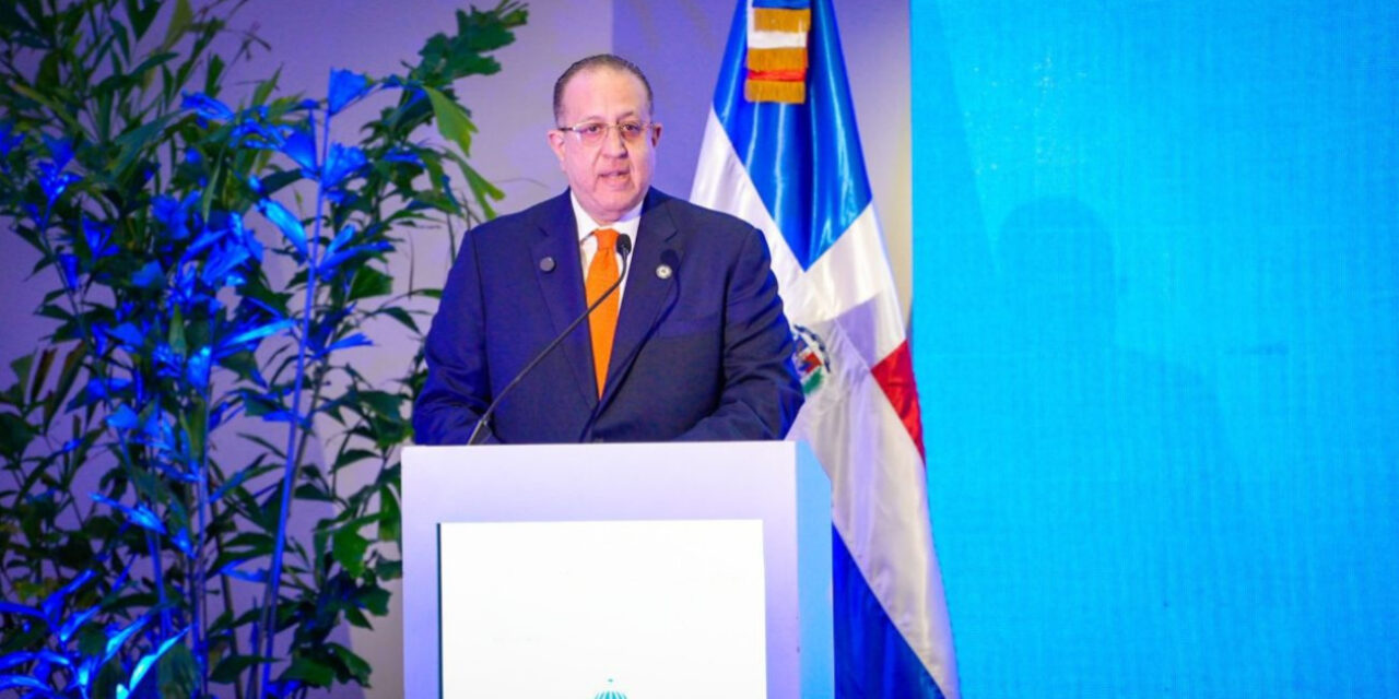 Ministro Magín Díaz asegura que el Gobierno prioriza medidas para mitigar impacto en el país por la crisis en Irán