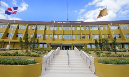 Somos Pueblo y RD Por Lo Alto intiman a la JCE a suspender financiamiento público a partidos por incumplir con fiscalización.