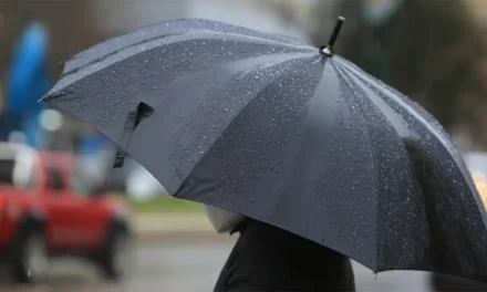 Indomet mantiene vigilancia por vaguada con aguaceros y tronadas en varias provincias