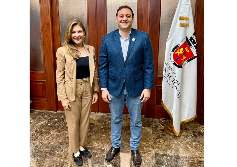 Víctor Joel Sánchez se reúne con la alcaldesa Carolina Mejía