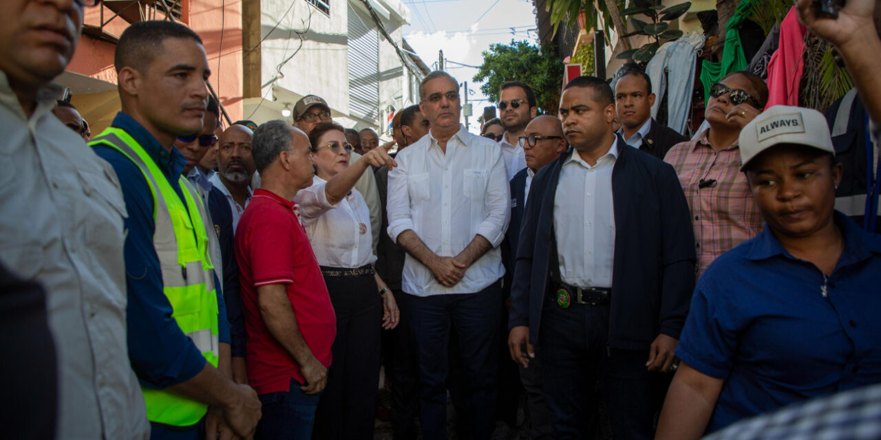 Presidente Abinader supervisa zonas vulnerables por lluvias y ordena solución definitiva a laguna en Los Platanitos