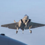 El Pentágono lanza una peligrosa operación de rescate de los dos pilotos de un caza abatido en Irán