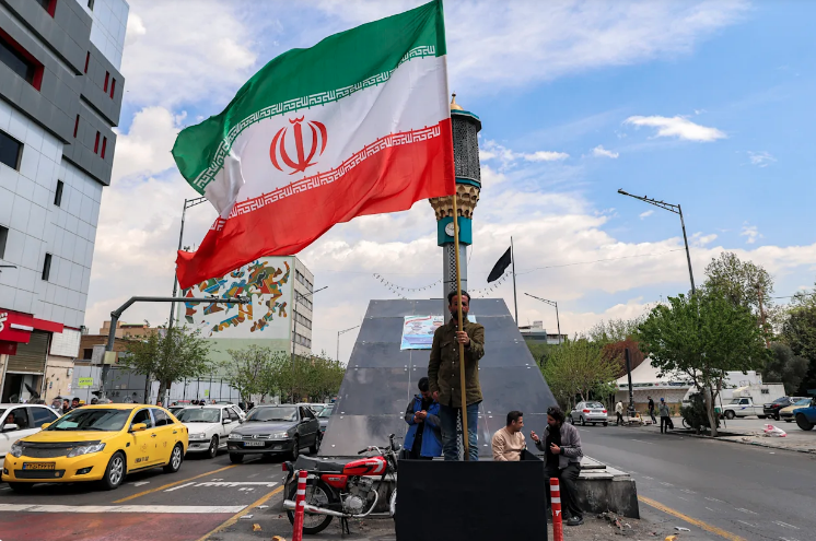 Irán se muestra desafiante mientras se acerca el plazo para la amenaza de Trump a la infraestructura.