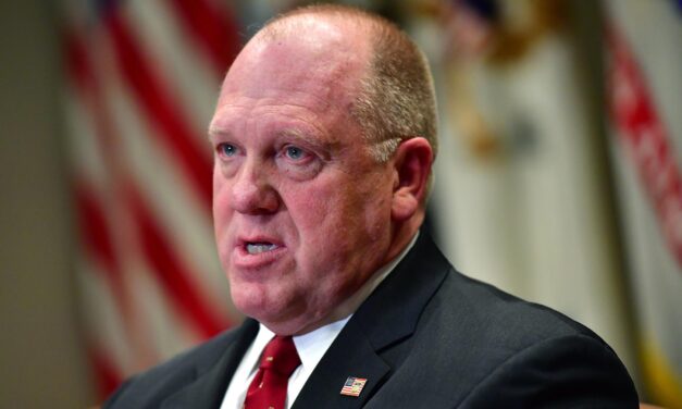 EE.UU: Tom Homan le pide al Vaticano que «se mantenga al margen de la inmigración» en medio de la disputa entre Trump y el Papa.