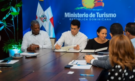 MITUR y guías turísticos firman acuerdo para mejorar calidad del servicio a turistas