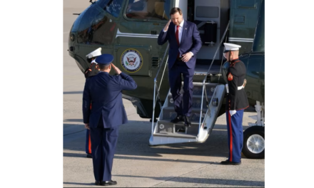 JD Vance advierte a Irán que no «juegue» con Estados Unidos.