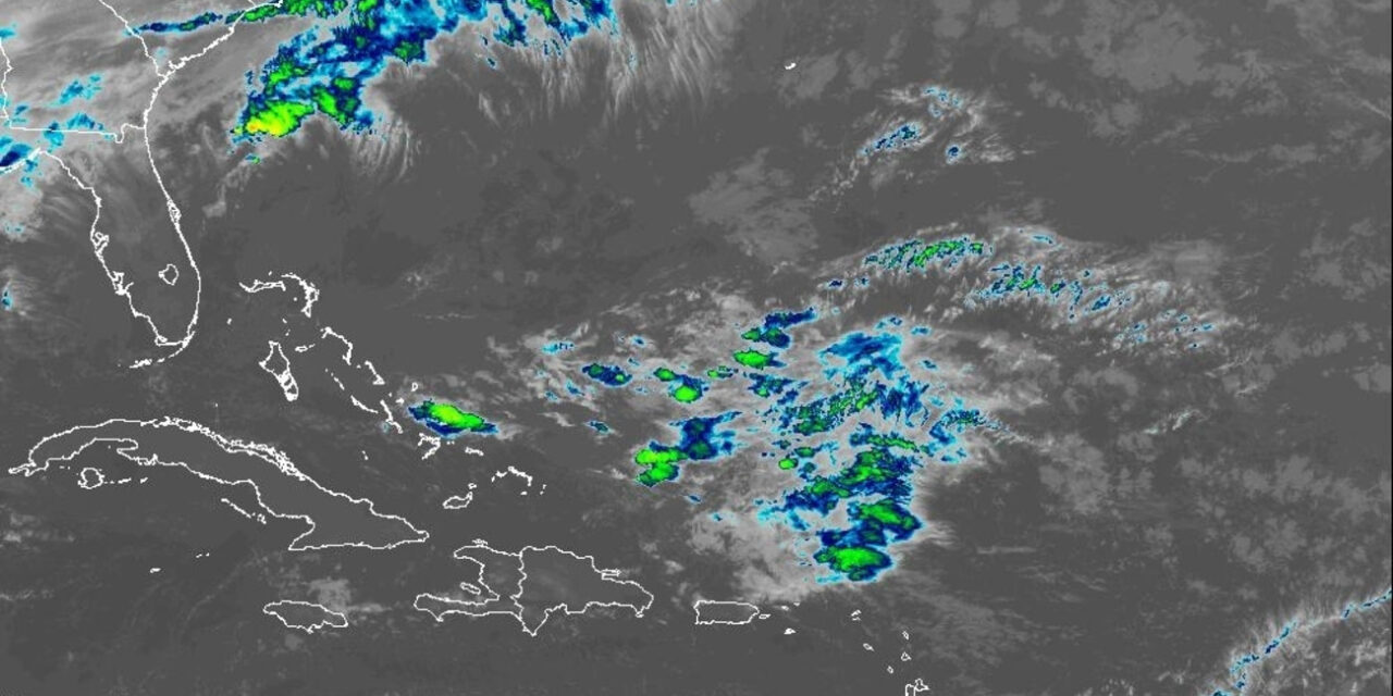 Vaguada seguirá provocando fuertes aguaceros este lunes
